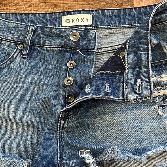 EUC Roxy Denim Shorts - Picture 5 of 7